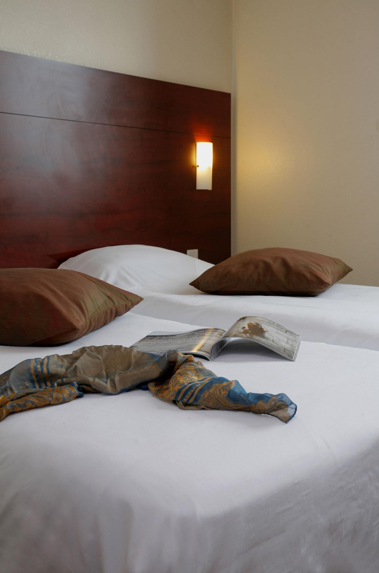 ז'נווילייה Hotel Gallieni מראה חיצוני תמונה