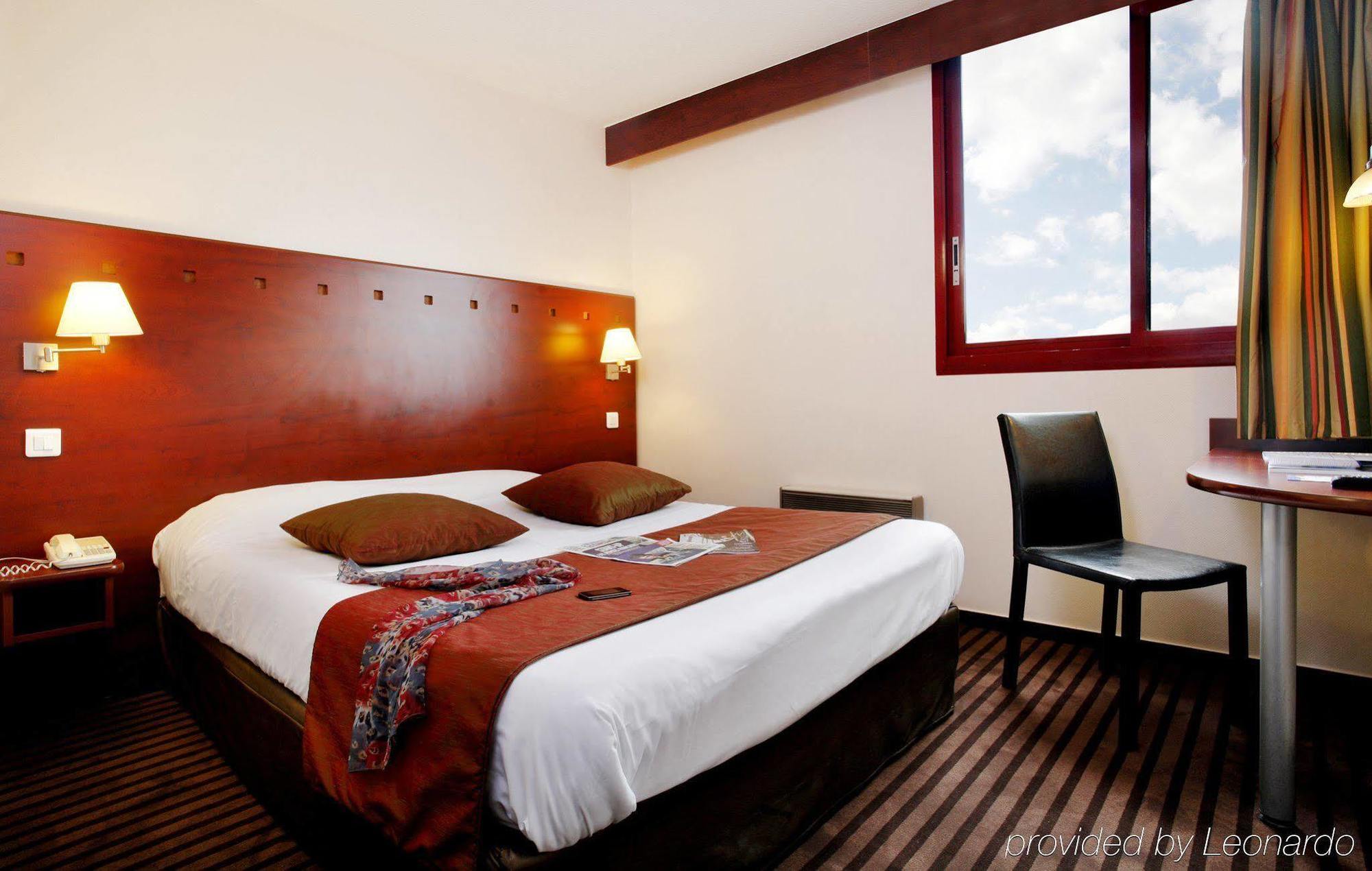 ז'נווילייה Hotel Gallieni מראה חיצוני תמונה