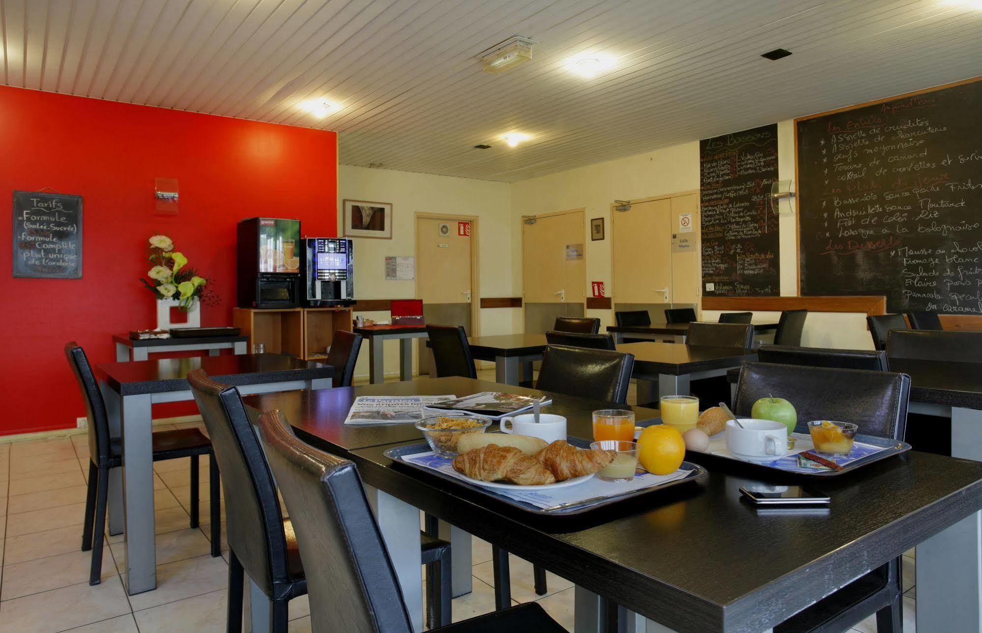 ז'נווילייה Hotel Gallieni מראה חיצוני תמונה